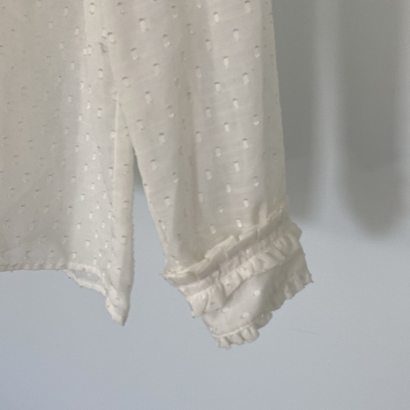 Old Navy Pretty Ruffle Blouse, Size M - Picture 4 of 7